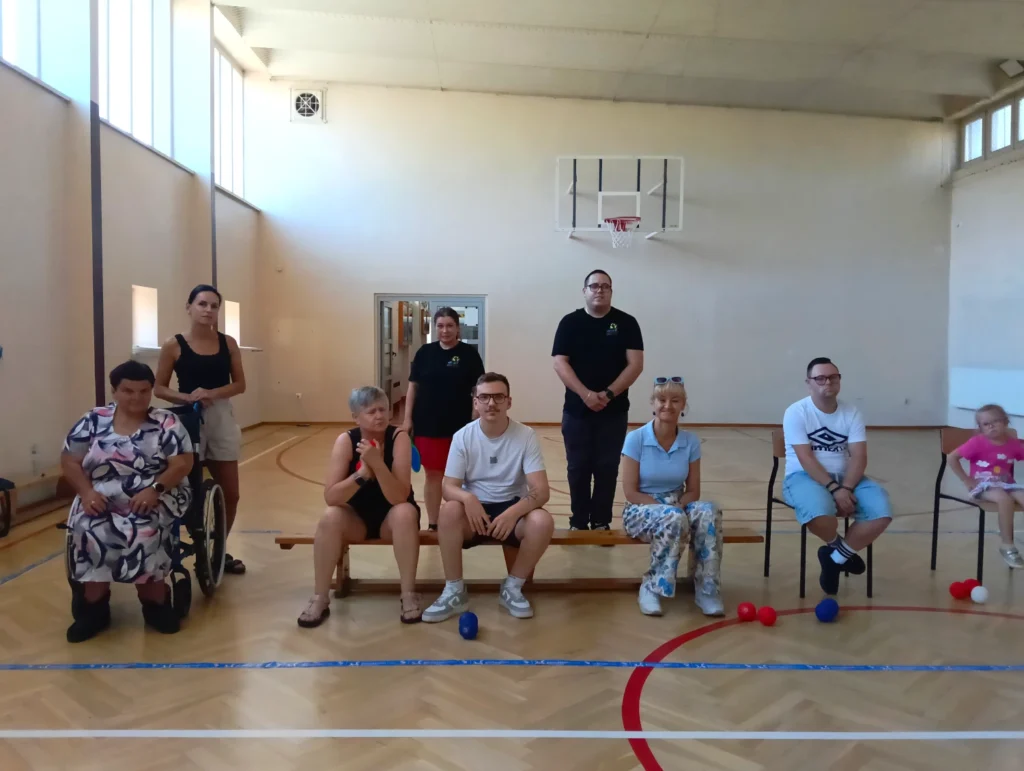 Zdjęcie grupowe na hali